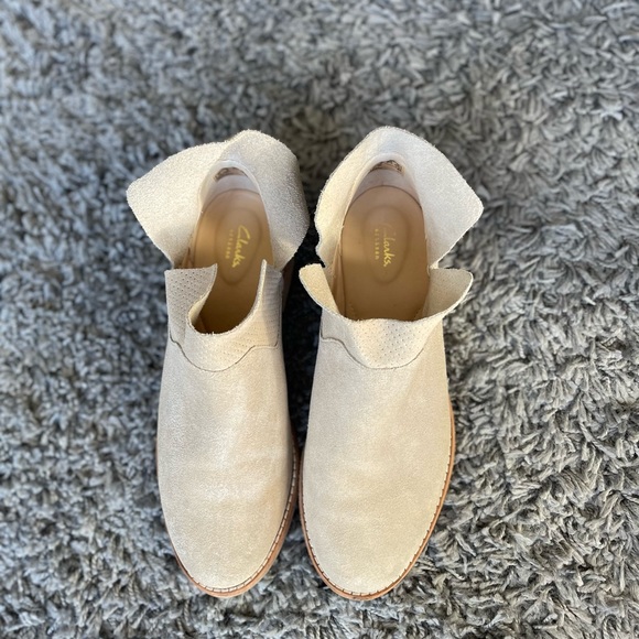 Suede Clark’s boots - Picture 7 of 7